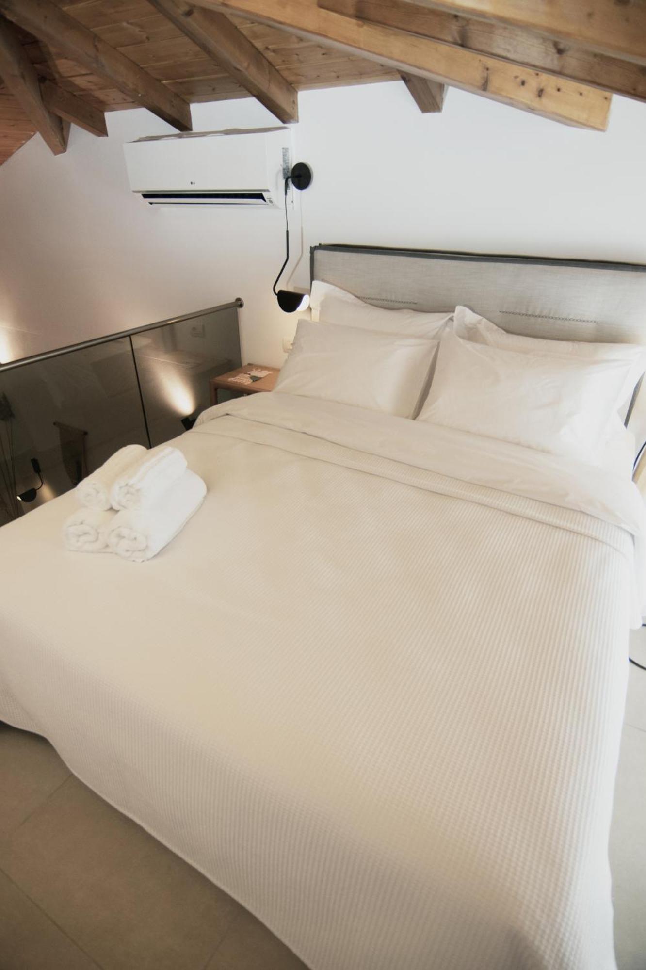 Iades Suites Afytos Ngoại thất bức ảnh