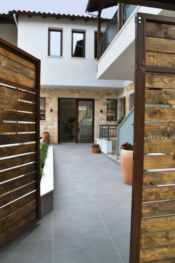 Iades Suites Afytos Ngoại thất bức ảnh