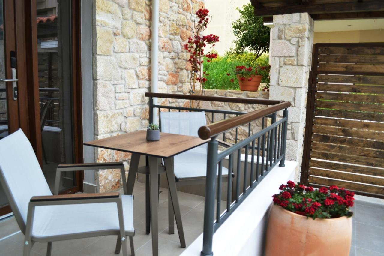 Iades Suites Afytos Ngoại thất bức ảnh