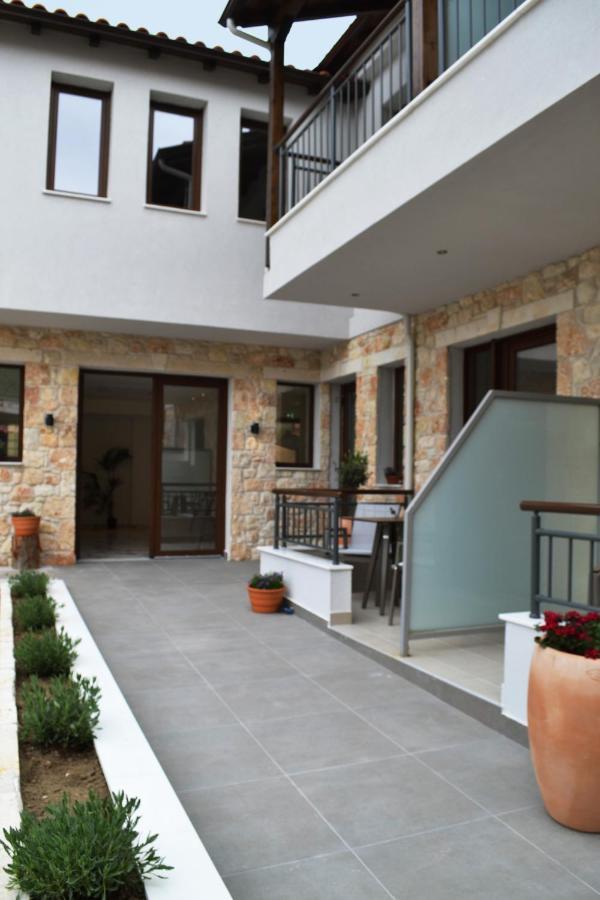 Iades Suites Afytos Ngoại thất bức ảnh